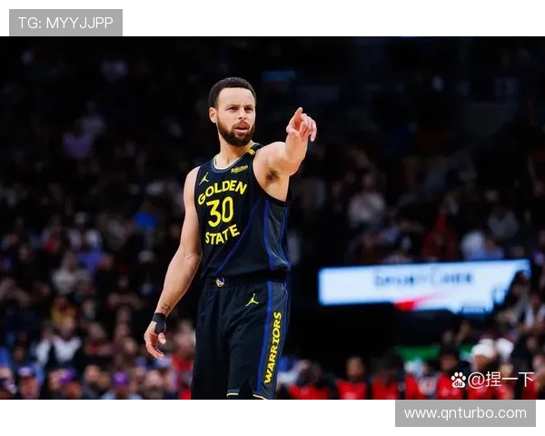NBA焦点之夜库里命中超远三分绝杀全场掀起热血狂潮 NBA焦点之夜库里命中超远三分绝杀全场掀起热血狂潮