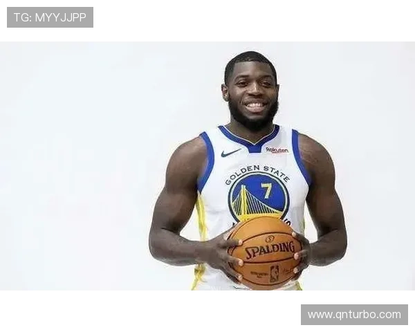 兰德尔赞麦丹在联防中表现突出防守范围广泛堪称优秀护筐者